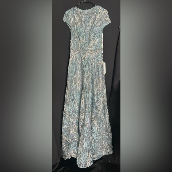 Mac Duggal Dresses & Skirts - Mac Duggal 20498 NWT Green Floral Embroidered Short Sleeve Gown